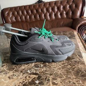 Nike Men’s Air Max 200 Triple Black  Athletic Running Shoes AQ2568-003 Size 7